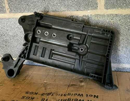 Audi S3 / A3 8V / VW Golf Mk 7 - Battery Tray Console  5Q0915331K  5Q0915321J