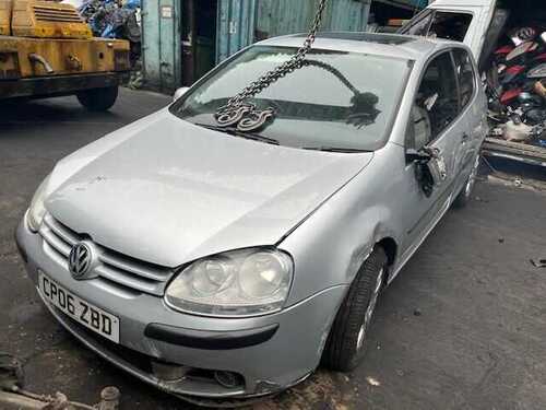 VW GOLF MK5 2006 1.6 FSI - breaking WHEEL NUT