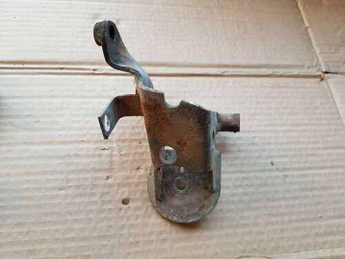 VW GOLF JETTA MK2 1.8 GTI FRONT ENGINE GEARBOX MOUNT BRACKET