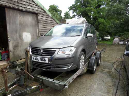 vw touran  passenger side wing