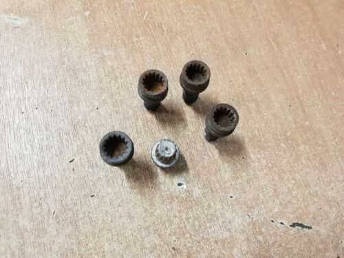 VOLKSWAGEN VW GOLF 1.9 TDI MK4 2003 LOCKING WHEEL NUTS AND KEY